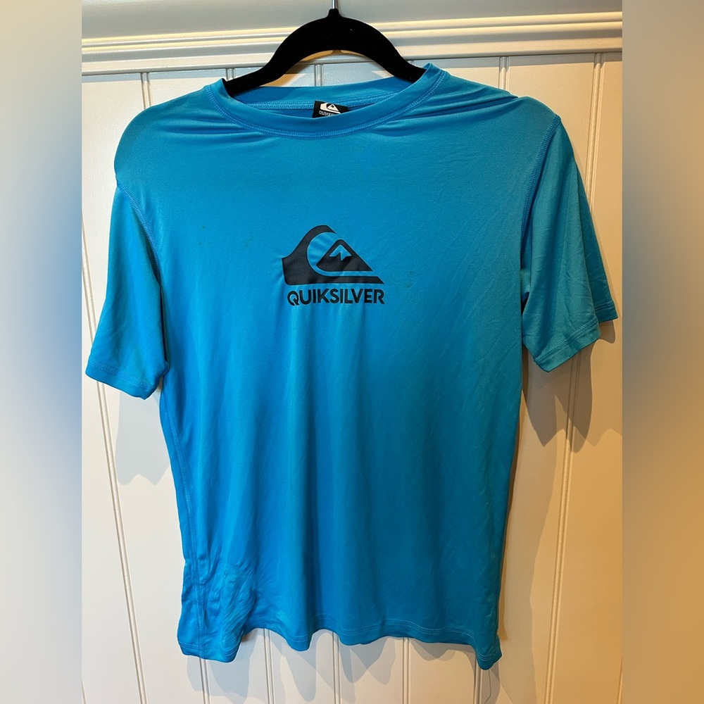 QUIKSILVER Boys Size Youth Medium Blue & Black Short Sleeve Tee Athletic…